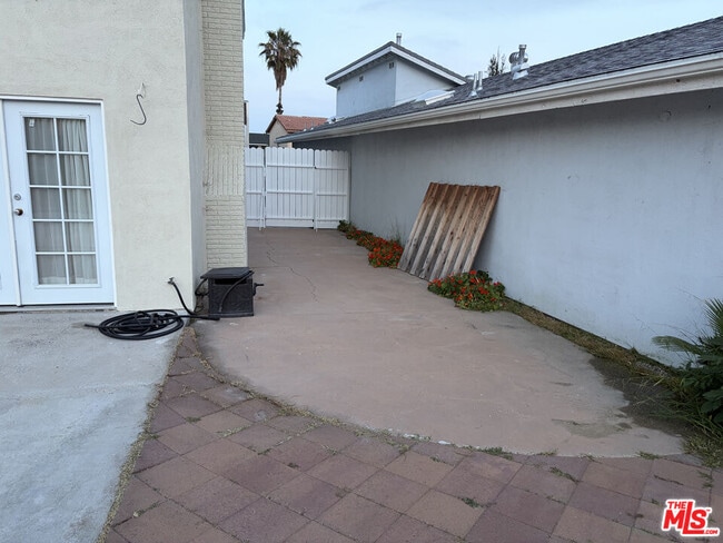 Building Photo - 5867 Cape Horn Dr