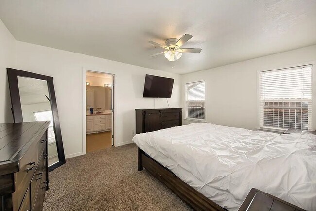 Building Photo - Adorable 3 bed 2 bath Meridian home just o...