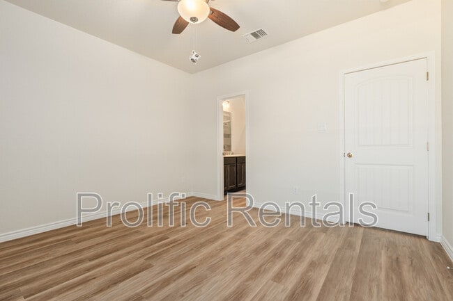 Building Photo - 103 Logan Ct