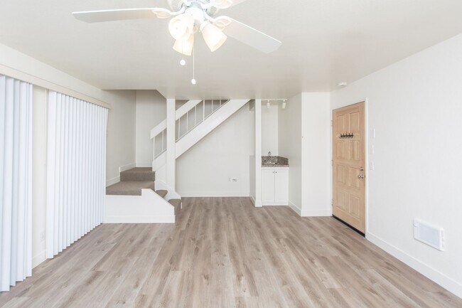 Building Photo - On Sail Bay in Pacific Beach! Updated 2 Be...