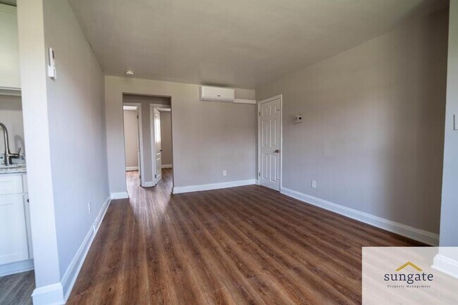 Building Photo - 1410 Dartmouth Ave
