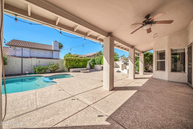 Building Photo - 5639 E Aire Libre Ave
