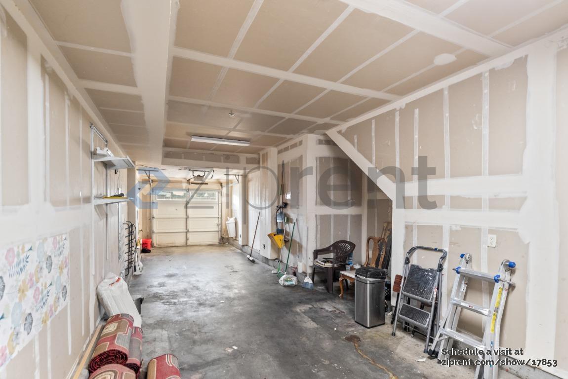 Building Photo - 2112 Sheffield Dr