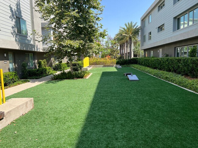 Building Photo - Upscale Living 2 Bed 2 Bath Condo in Anahe...