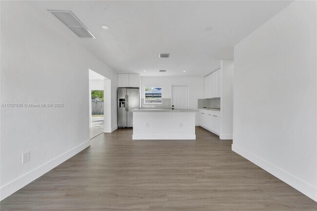 Building Photo - 2851 SW 66th Terrace