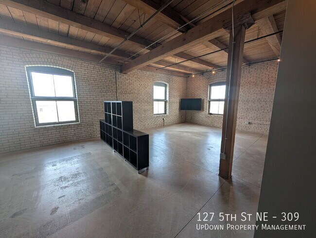 Building Photo - 127 5th St NE