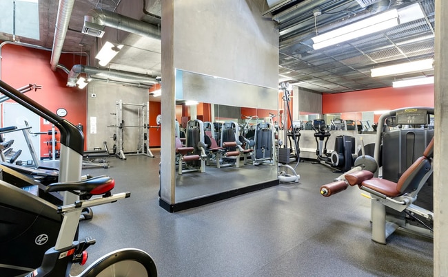 Building Photo - Beautiful 1B/1BA Condo in Downtown Near Petco Park W/ Views, A/C, W/D, Balcony, Rooftop Deck & Gym!