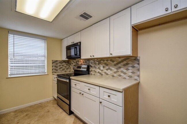 Building Photo - 2110 Whiteback Dr