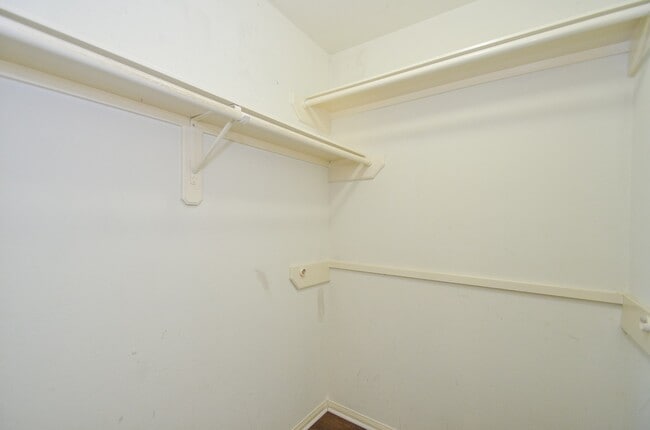 Building Photo - 2218 Millerton Ln