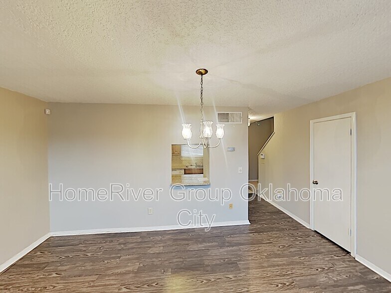Building Photo - 1330 Hunters Ridge Rd