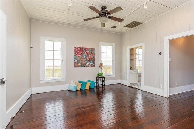 Building Photo - 2011 Decatur St