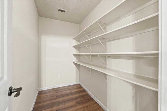 Building Photo - 2621 S Wavecrest Ct