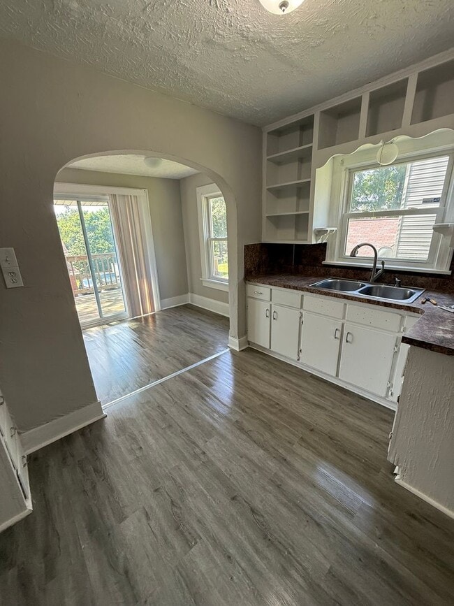 Building Photo - Coming Soon! Section 8 Accepted! Newly Ren...