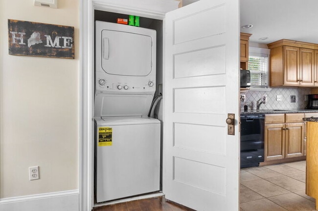 Building Photo - 181 Main St