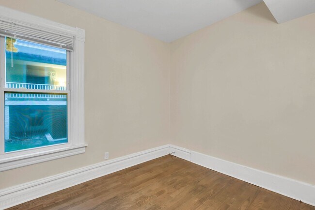 Building Photo - 2123 Wesley Ave