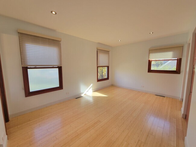 Building Photo - 342 Jervey Ln