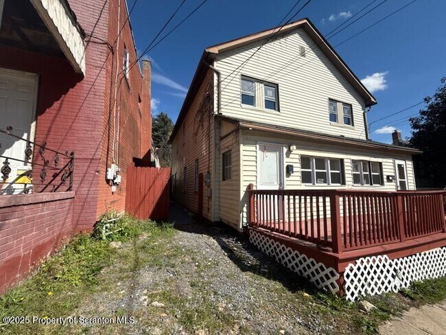 Building Photo - 210-212 Center Ave