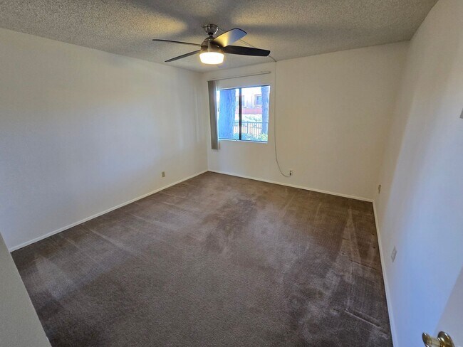 Building Photo - Freshly Painted 1-Bedroom Condo with Covered Parking