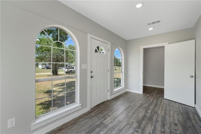 Building Photo - Charming Remodeled Home on Half an Acre in Lott, TX!