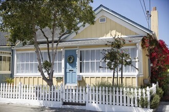 Building Photo - 218 19th St