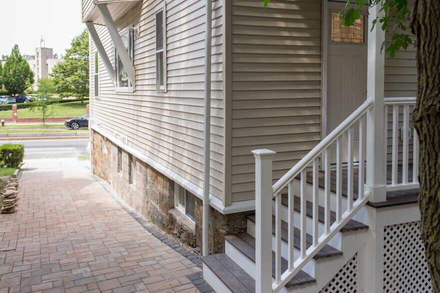 *Pictures are representative samples of the advertised unit. In some cases, the actual units you tou - 624 Cambridge St