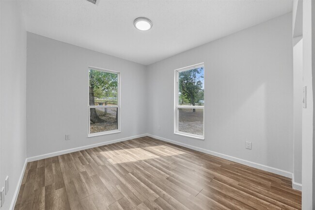 Building Photo - 30519 Lake Cir Ln