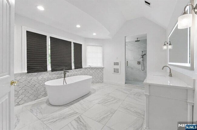 Building Photo - 122 Helen Ct