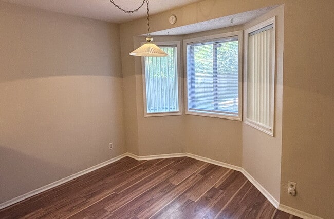 Building Photo - "Charming 3-Bedroom Home in Mary Esther!"