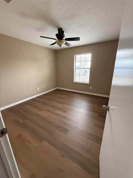 Building Photo - 614 Circle Creek Dr