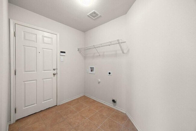 Building Photo - 2832 Mission Tejas Dr