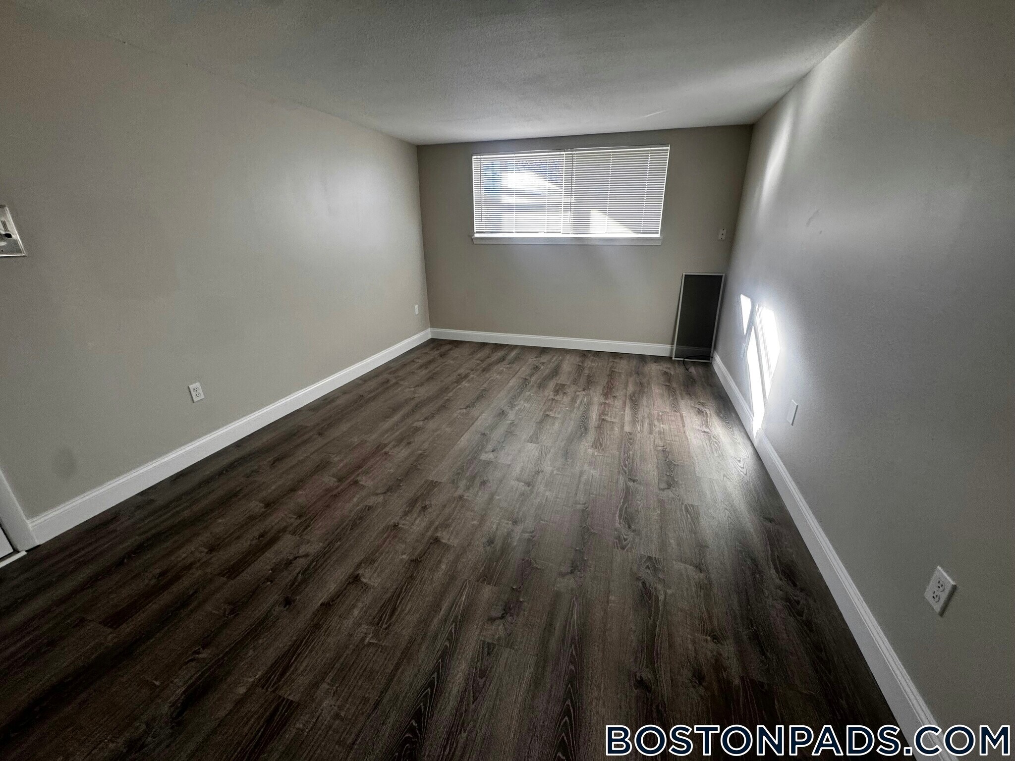 Building Photo - 148 Stevens St