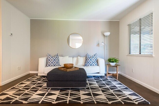 Building Photo - 3914 Avenue D