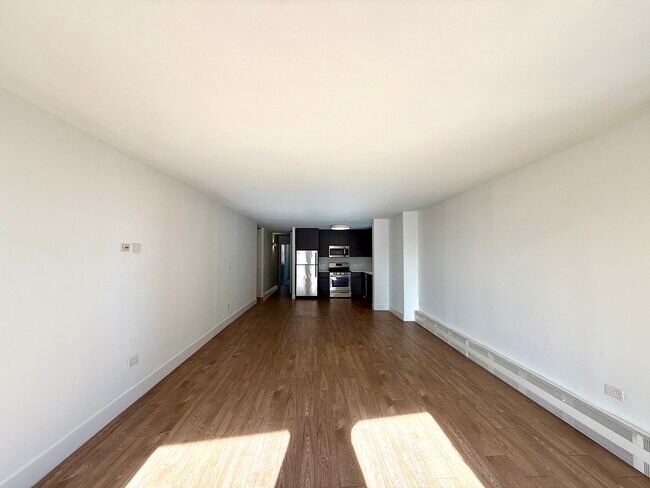 Building Photo - 420 W Belmont Ave