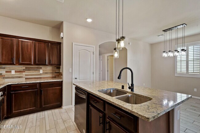 Building Photo - 3921 Desert Dunes Dr