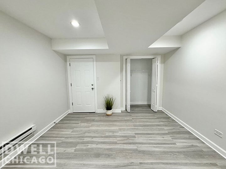 Building Photo - 727 W Roscoe St