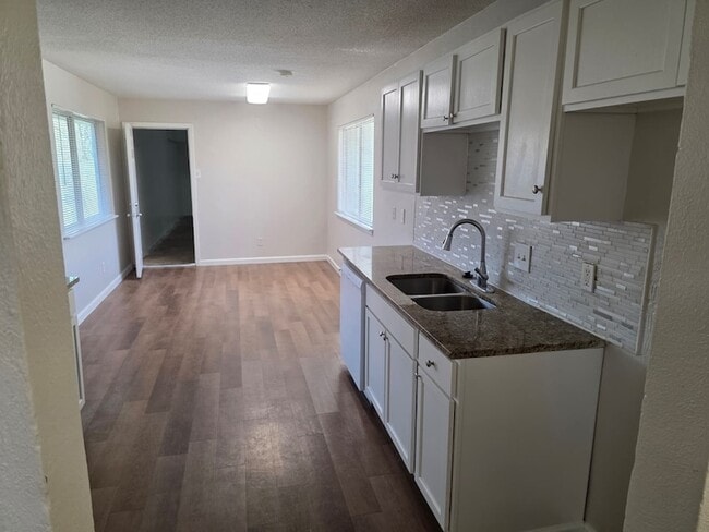 Building Photo - 2417 Coulee St