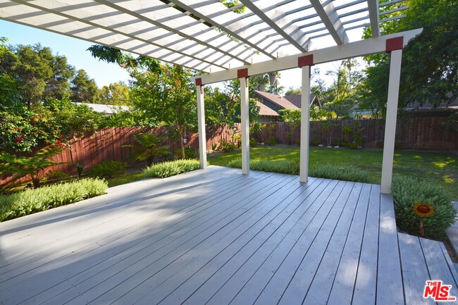 Building Photo - 1093 Avoca Ave