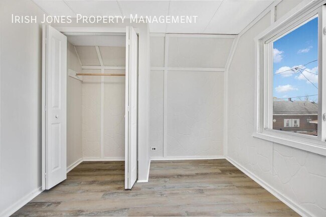 Building Photo - 313 Fenton St