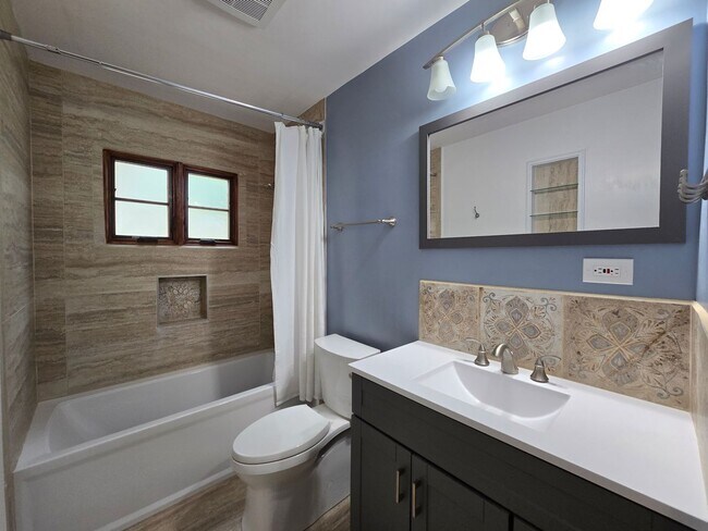 Building Photo - 133 Sereno Dr