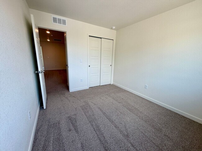 Building Photo - 3932 Pinnacles Ct