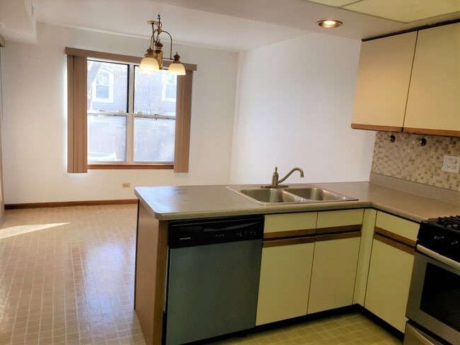 Building Photo - 107 Sumac Ln