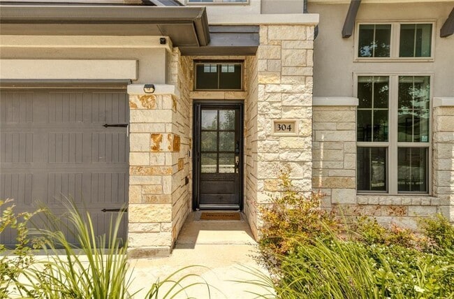 Building Photo - 304 Glen Arbor Dr