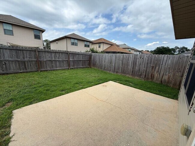 Building Photo - Pensacola - Weatherstone - 3 bedroom, 2 bathroom