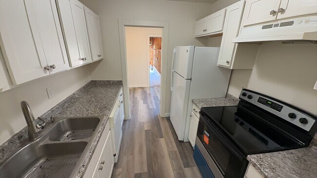 Building Photo - Newly remodeled 3 bedroom 1 bath home!!! Come check it out!! Schedule a tour today.