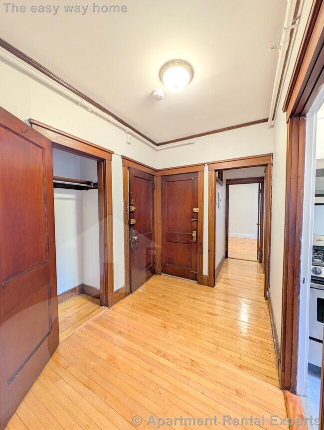 Building Photo - 5 Linnaean St