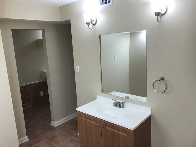 Building Photo - 223 Longleaf Cir
