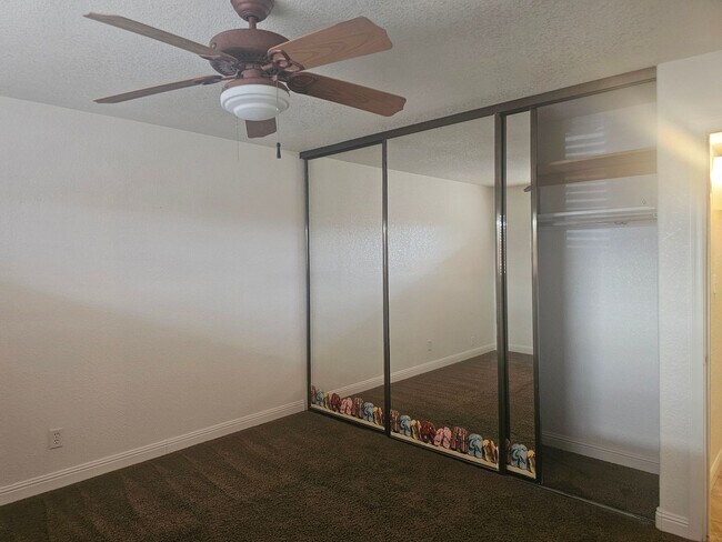 Building Photo - Unfurnished Long Term