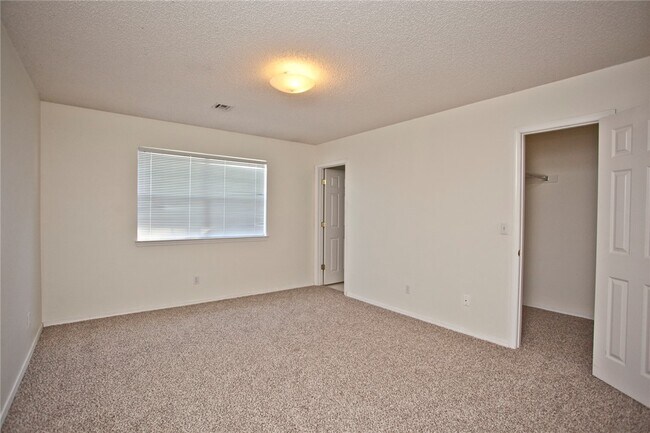 Building Photo - 58 Holly Dr