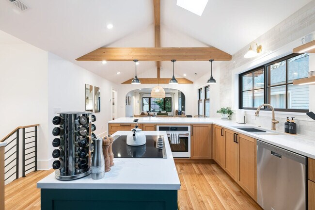 Building Photo - 2453 4th Ave W