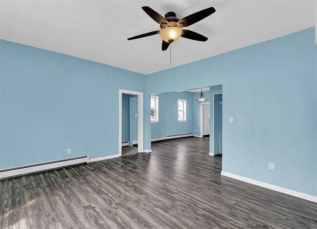 Building Photo - ELEGANT MARTIN HOME